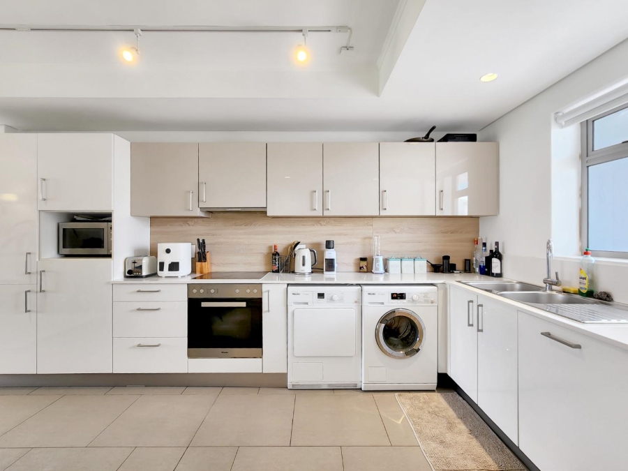 To Let 2 Bedroom Property for Rent in Mouille Point Western Cape